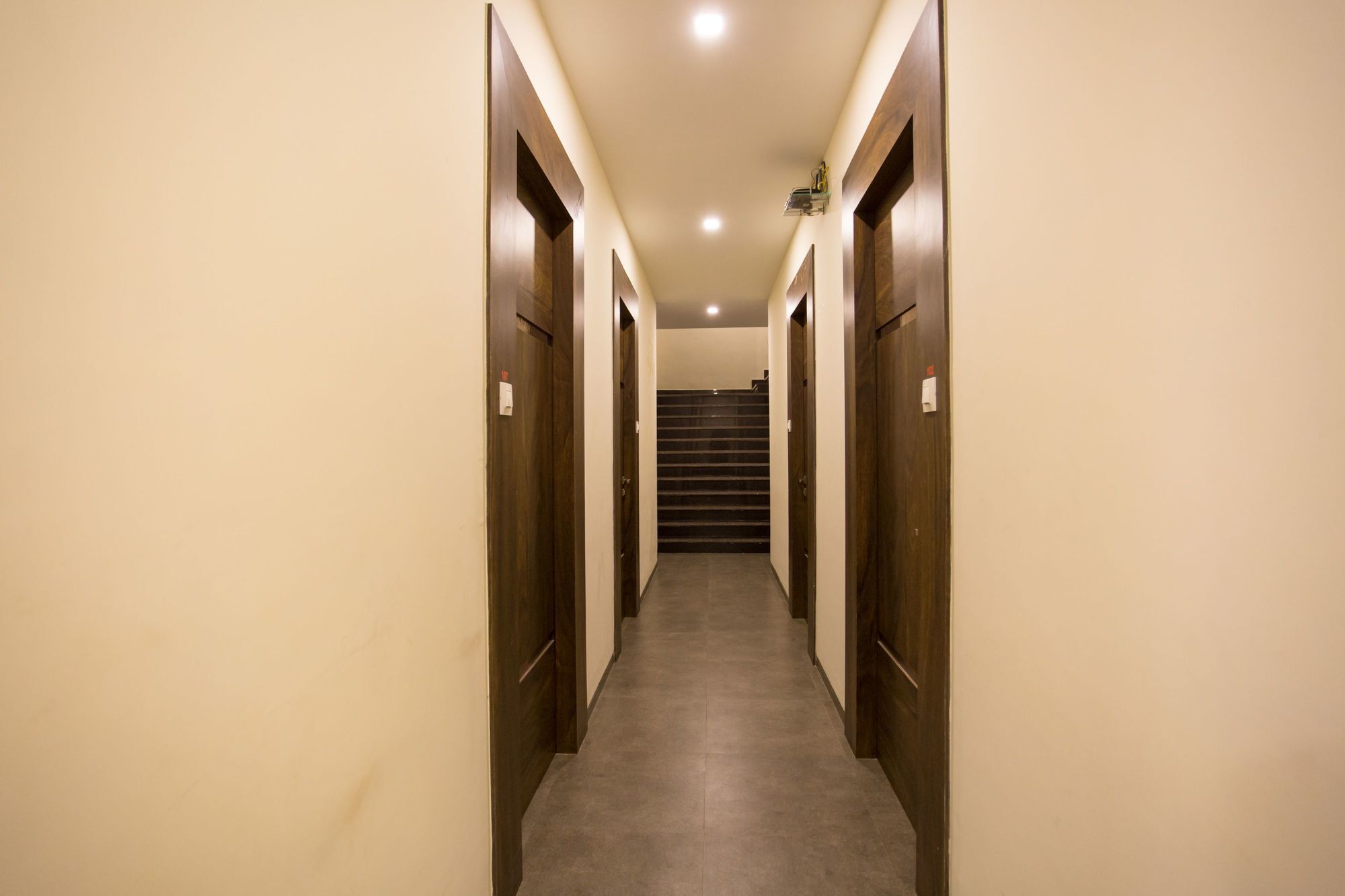 Oyo 7156 Hill View Residency Hotel Navi Mumbai Buitenkant foto
