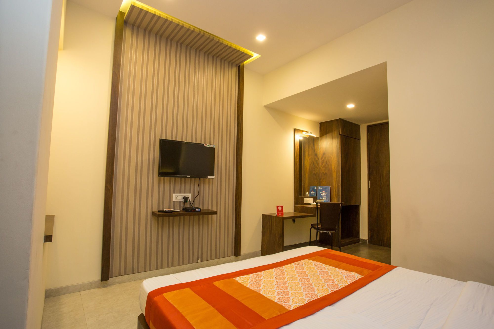 Oyo 7156 Hill View Residency Hotel Navi Mumbai Buitenkant foto